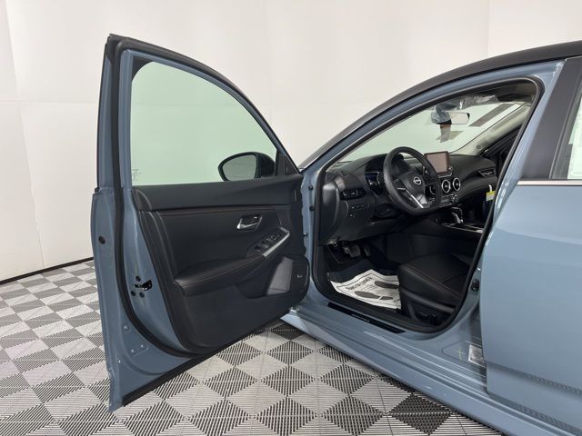 2025 Atlantic Gray Metallic/Super Black Nissan Sentra SR FWD Sedan