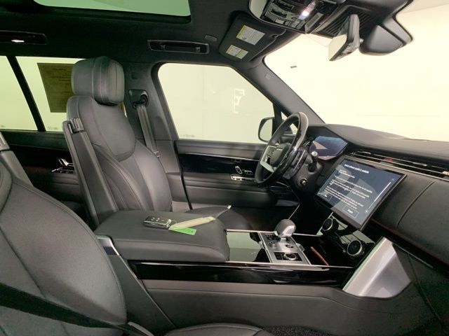 2023 Land Rover Range Rover SE 36