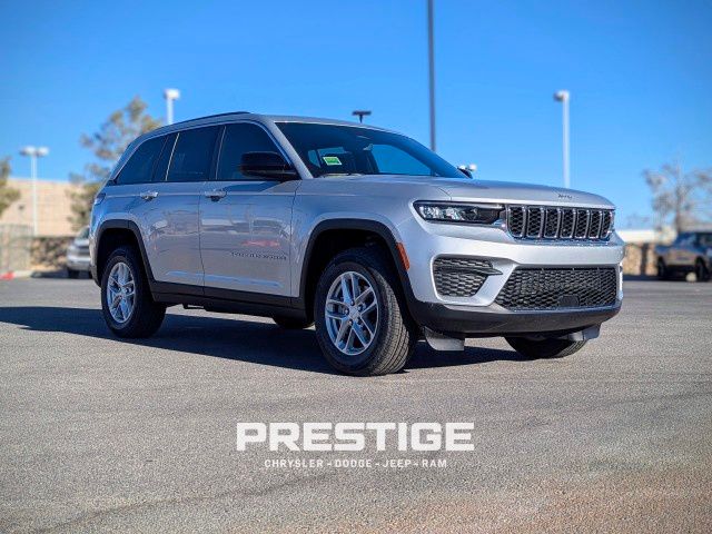 2024 Jeep Grand Cherokee Laredo 3