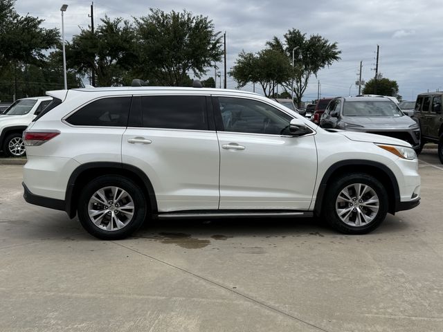2015 Toyota Highlander XLE V6 White at Community Honda