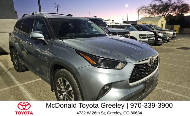 Moon Dust 2022 Toyota Highlander SUV / Crossover All-Wheel Drive 8-Speed Automatic