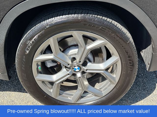 Used 2022 Black Sapphire Metallic BMW sDrive30i image 14