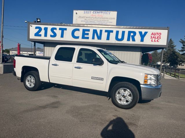 Summit White 2013 Chevrolet Silverado 1500 Pickup Truck Four-Wheel Drive 4-Speed Automatic Overdrive