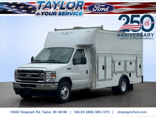 Oxford White 2026 Ford E-Series Chassis Pickup Truck Rear-Wheel Drive 6-Speed Automatic Overdrive