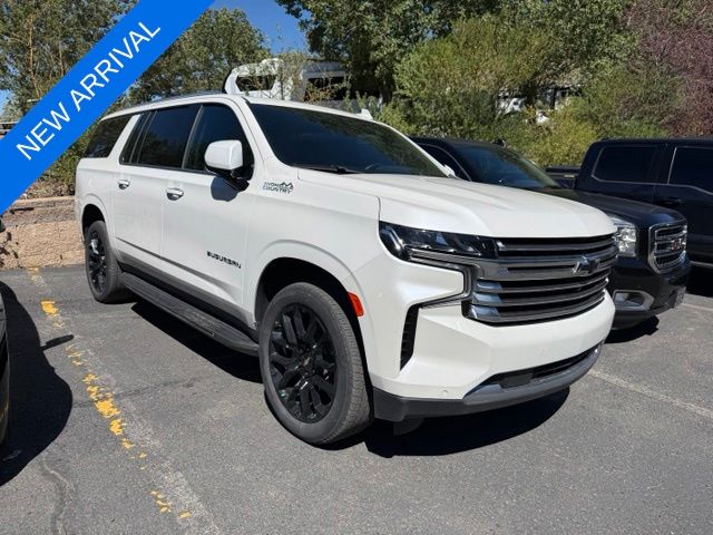 White (Iridescent Pearl Tricoat) 2024 Chevrolet Suburban SUV / Crossover Four-Wheel Drive Automatic