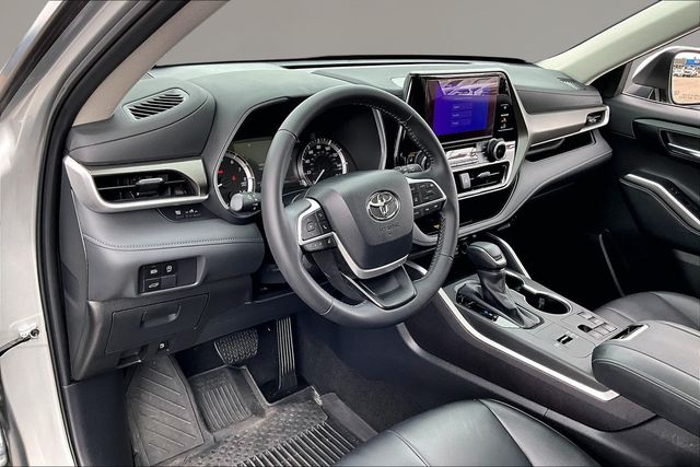 Used 2024 Toyota Highlander XLE 4D Sport Utility