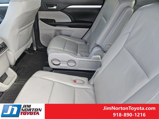 2016 Toyota Highlander XLE V6 31