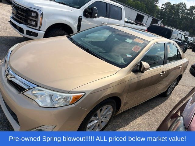 Used 2012 Beige Toyota XLE image 3