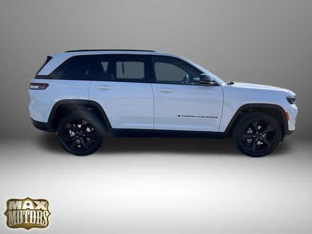 2025 Jeep Grand Cherokee Altitude 12