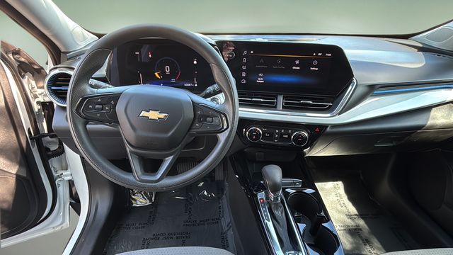 Used 2025 White Chevrolet LT image 11