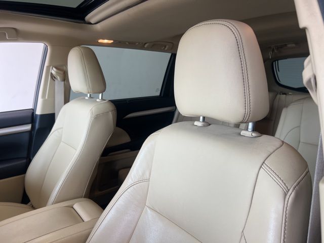 2019 Toyota Highlander XLE White at Classic Chevrolet Galveston