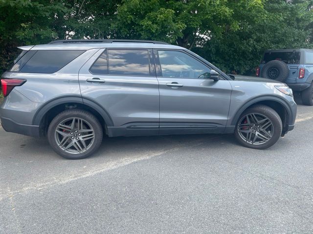 Used 2025 Gray Ford ST-Line image 7