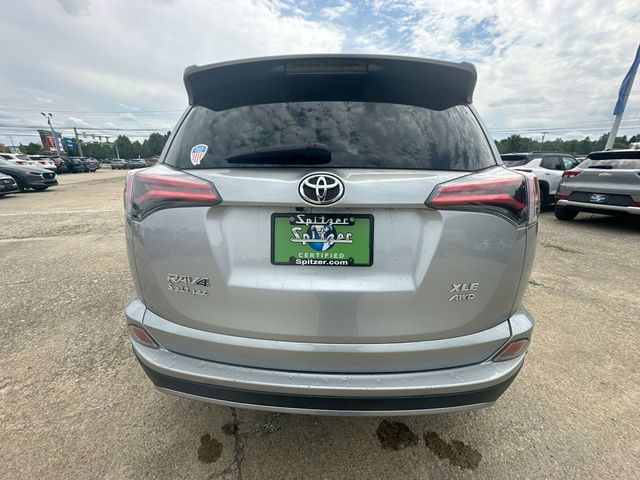 Used 2018 Silver Toyota XLE image 34