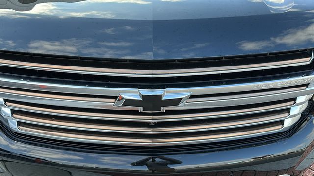 2023 Chevrolet Suburban High Country 11