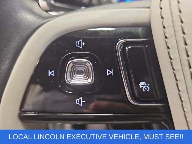 Used 2025 Blue Lincoln Reserve image 17