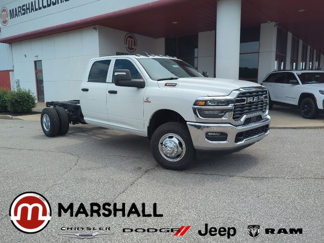 Bright White Clearcoat 2026 RAM 3500 Chassis Pickup Truck Four-Wheel Drive 8-Speed Automatic