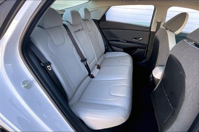 2022 Hyundai Elantra Hybrid Limited photo