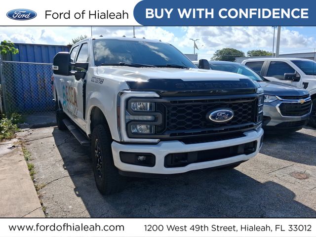 Oxford White 2024 Ford F-250 Super Duty Pickup Truck Four-Wheel Drive Automatic