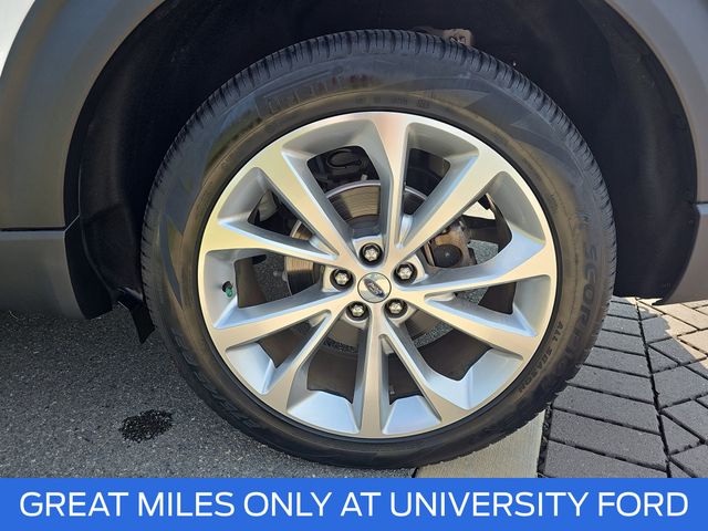 Used 2023 White Ford Platinum image 32
