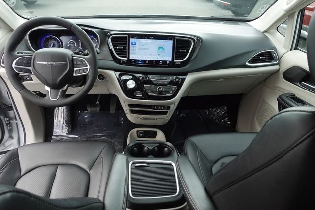 used 2024 Chrysler Pacifica car, priced at $25,889