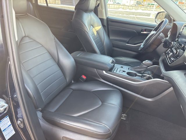 used 2021 Toyota Highlander Hybrid car, priced at $29,699