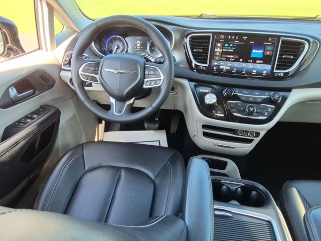 Used 2024 Silver Chrysler Touring L image 30