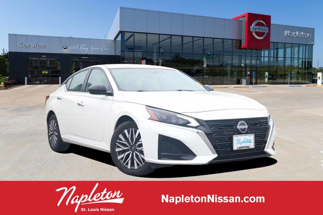 Glacier White 2025 Nissan Altima Sedan Front-Wheel Drive Continuously Variable Transmission