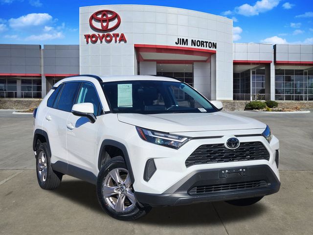 2024 Toyota RAV4 XLE's photo