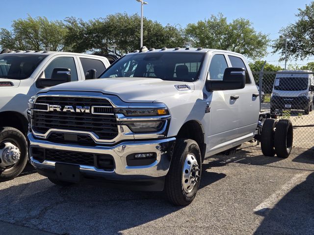 Bright White Clearcoat 2026 RAM 3500 Chassis Tradesman Crew Cab LB DRW RWD Pickup Truck 4X2 8-Speed Automatic