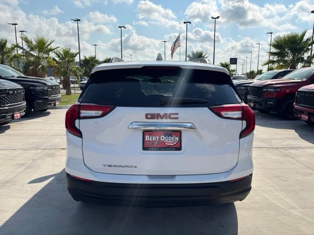Used 2023 White GMC SLE image 5