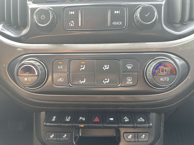 Used 2022 Beige GMC AT4 w/Leather image 19