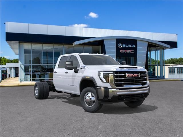 Summit White 2026 GMC Sierra 3500HD Pickup Truck Four-Wheel Drive Automatic