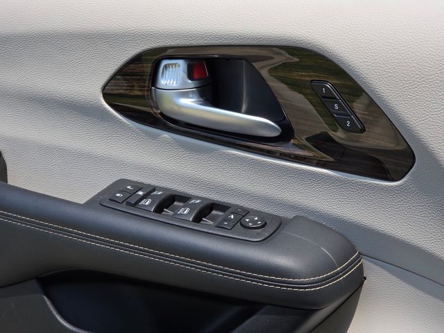 Used 2024 Chrysler Pacifica Van