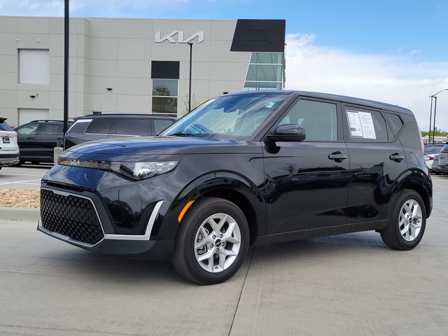 Black 2025 Kia Soul LX FWD SUV / Crossover Front-Wheel Drive Continuously Variable Transmission