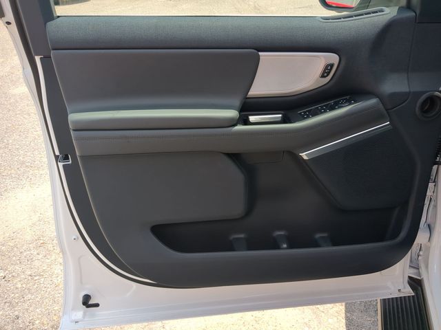 New 2026 Star White Metallic Tri-Coat Ford Active image 19
