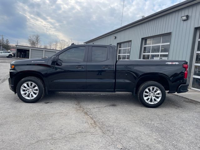 2020 Chevrolet Silverado 1500 Custom - Black exterior view 4