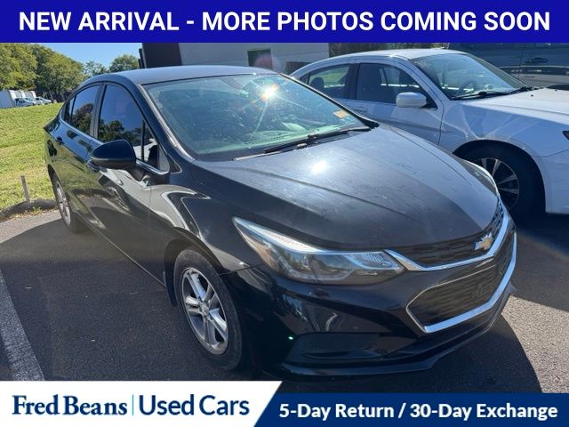 2018 Chevrolet Cruze Negro (Mosaic Black Metallic) Sedán Tracción delantera 6 velocidades Automática