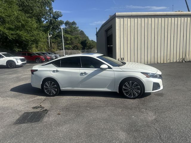 Used 2025 White Nissan 2.5 SL image 4
