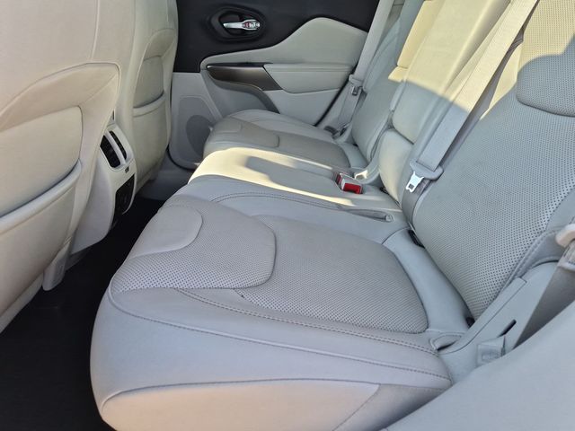 2019 Jeep Cherokee - Image 27