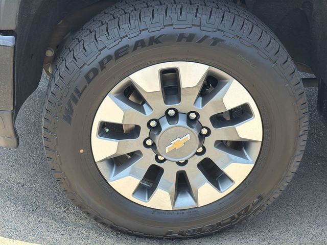 Used 2024 White Chevrolet Custom 5th Wheel image 16