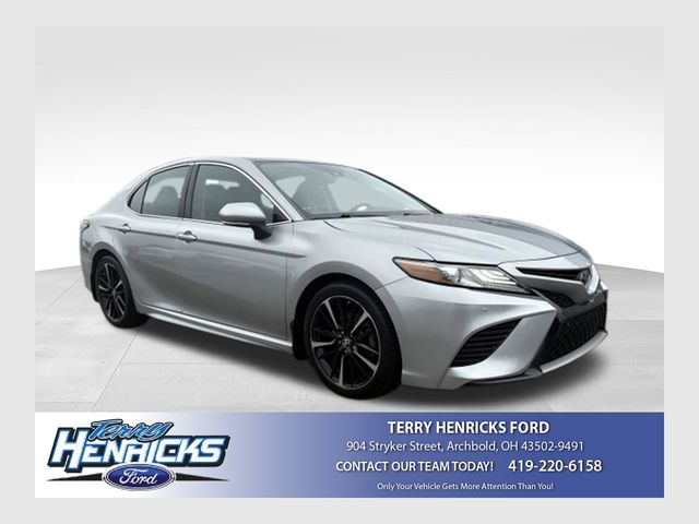 Silver 2018 Toyota Camry Sedan Front-Wheel Drive 8-Speed Automatic
