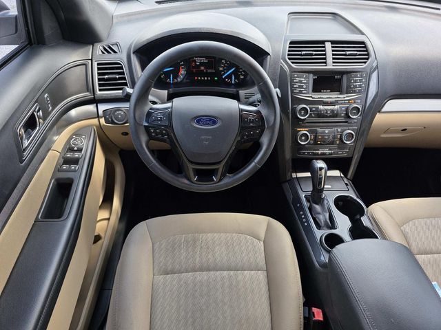 2017 Ford Explorer photo
