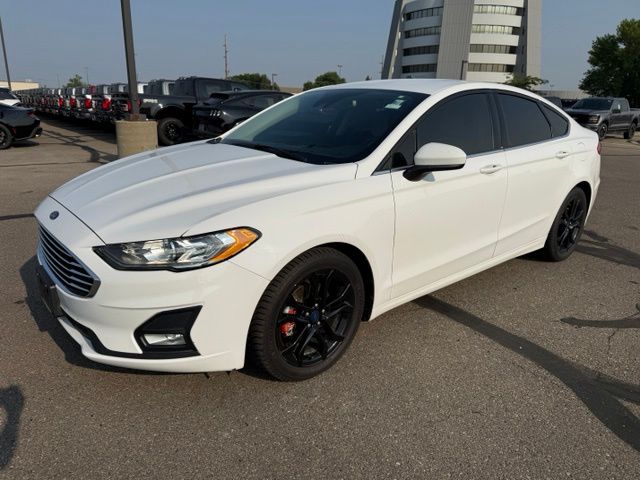 2020 Oxford White Ford Fusion SE FWD Sedan