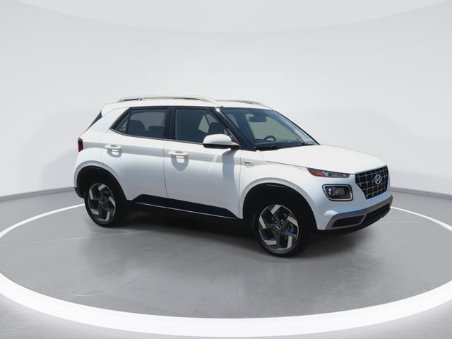 Used 2025 White Hyundai SEL image 13