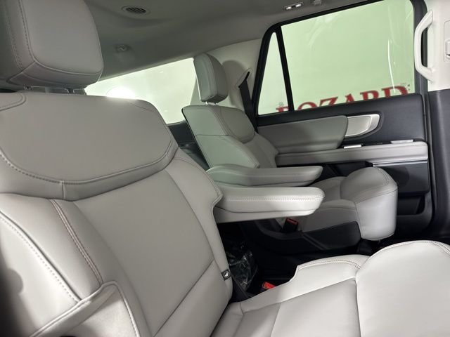 2025 Star White Metallic Tri-Coat Ford Expedition Max RWD SUV