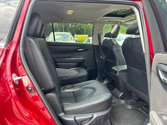 Used 2025 Toyota Highlander SUV