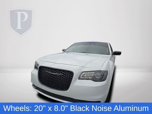 2023 Chrysler 300 Touring 13