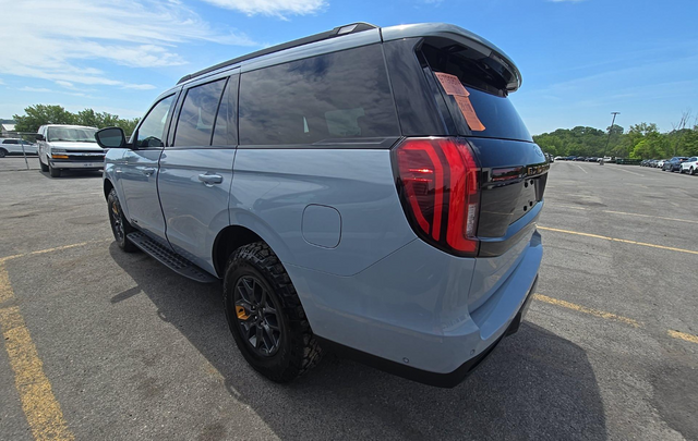 Used 2025 Gray Ford Tremor image 3