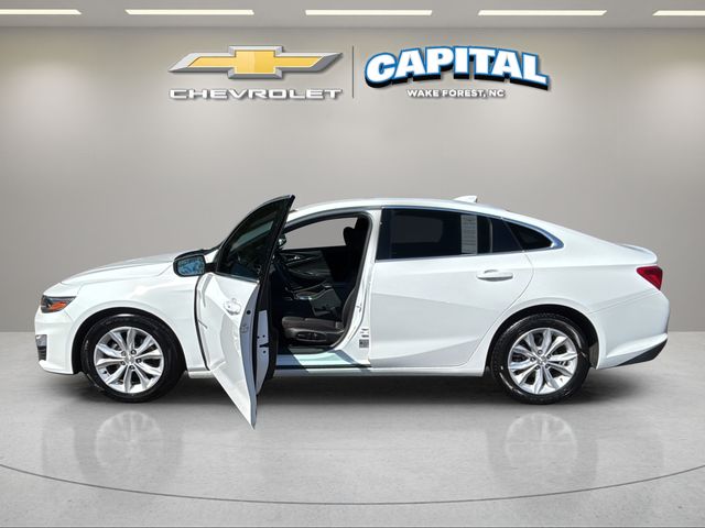Used 2025 White Chevrolet LT image 9