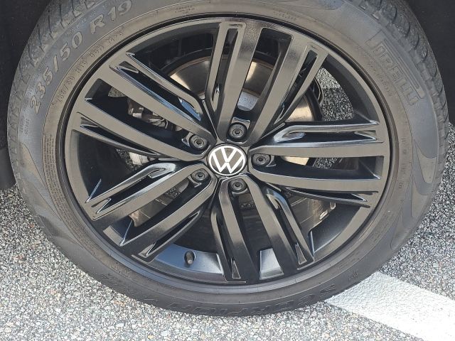 2022 Volkswagen Tiguan 2.0T SE R-Line Black:169404A